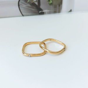 Size 6 Minimalist Gold Square Ring